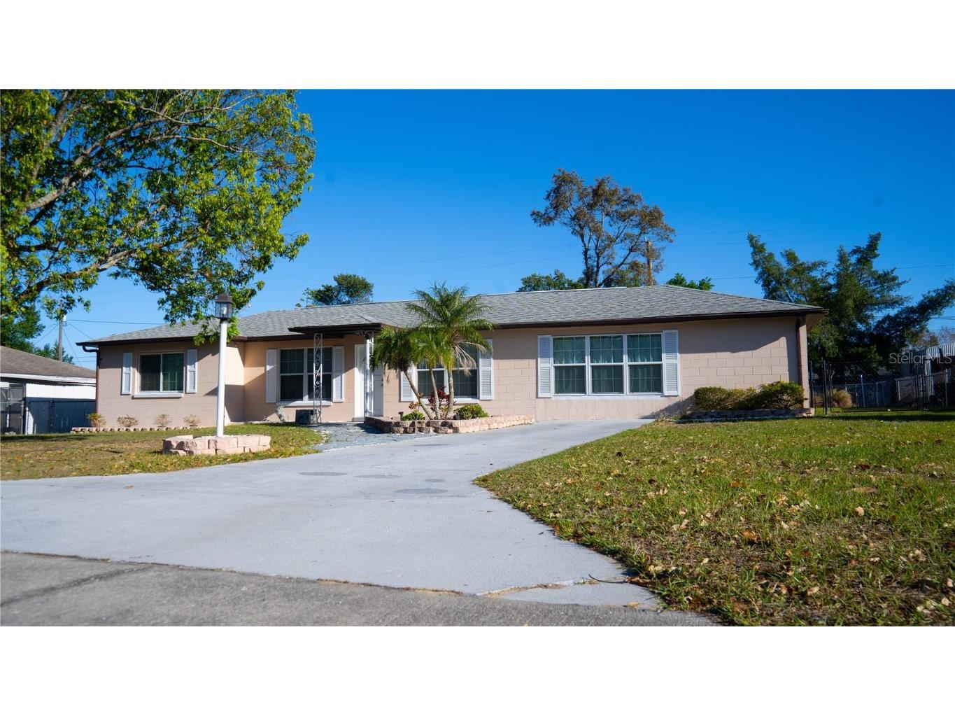 345 W Seminole Avenue Eustis FL 32726 O6292014 image1