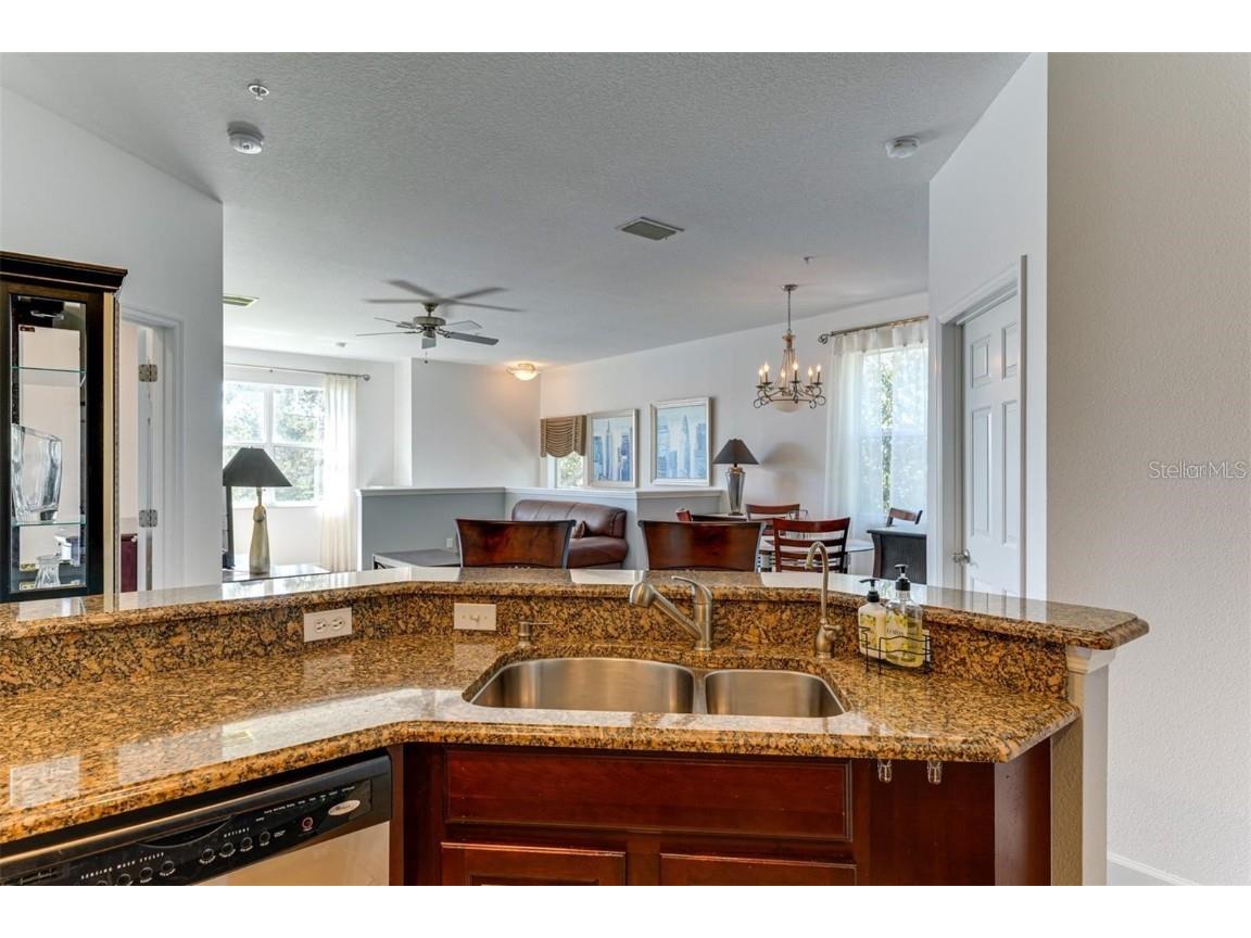3450 Parkridge Circle #204 Sarasota FL 34243 A4675127 image3