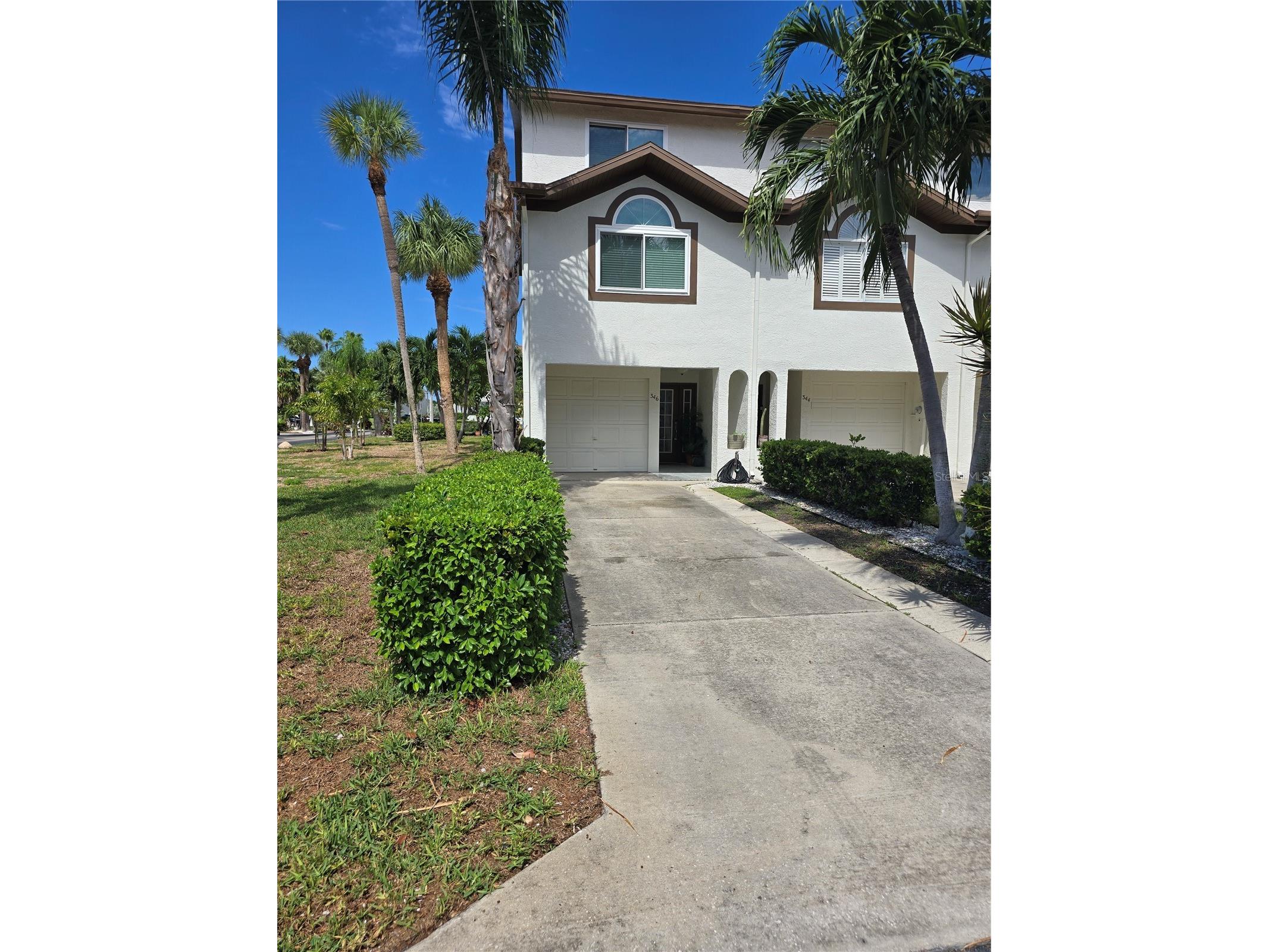346 Madeira Circle Tierra Verde FL 33715 TB8466162 image1