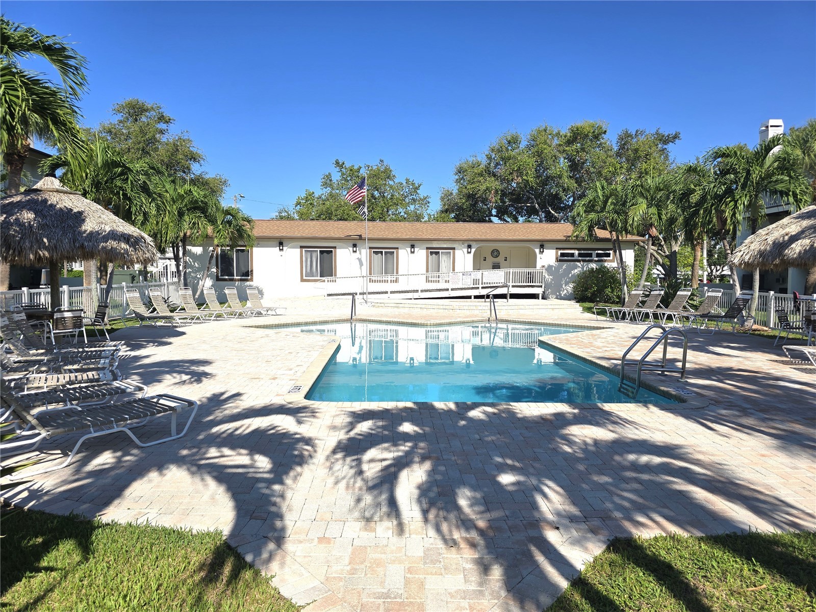 346 Madeira Circle Tierra Verde FL 33715 TB8466162 image24