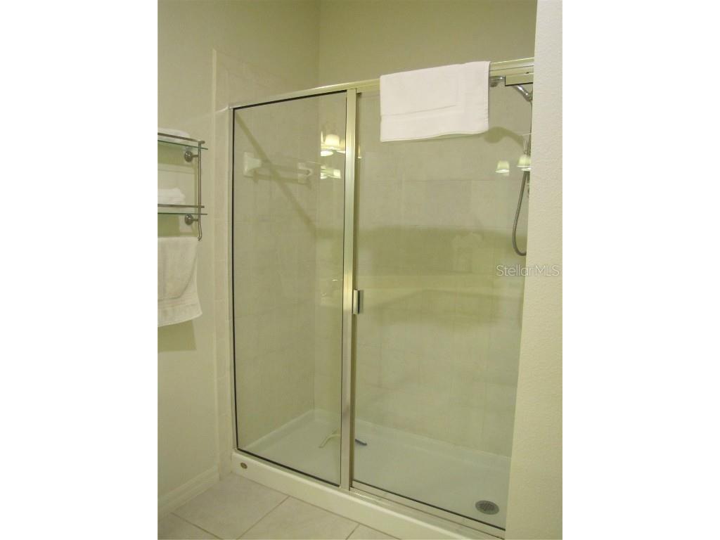 3461 Parkridge Circle #18-104 Sarasota FL 34243 A4657009 image20