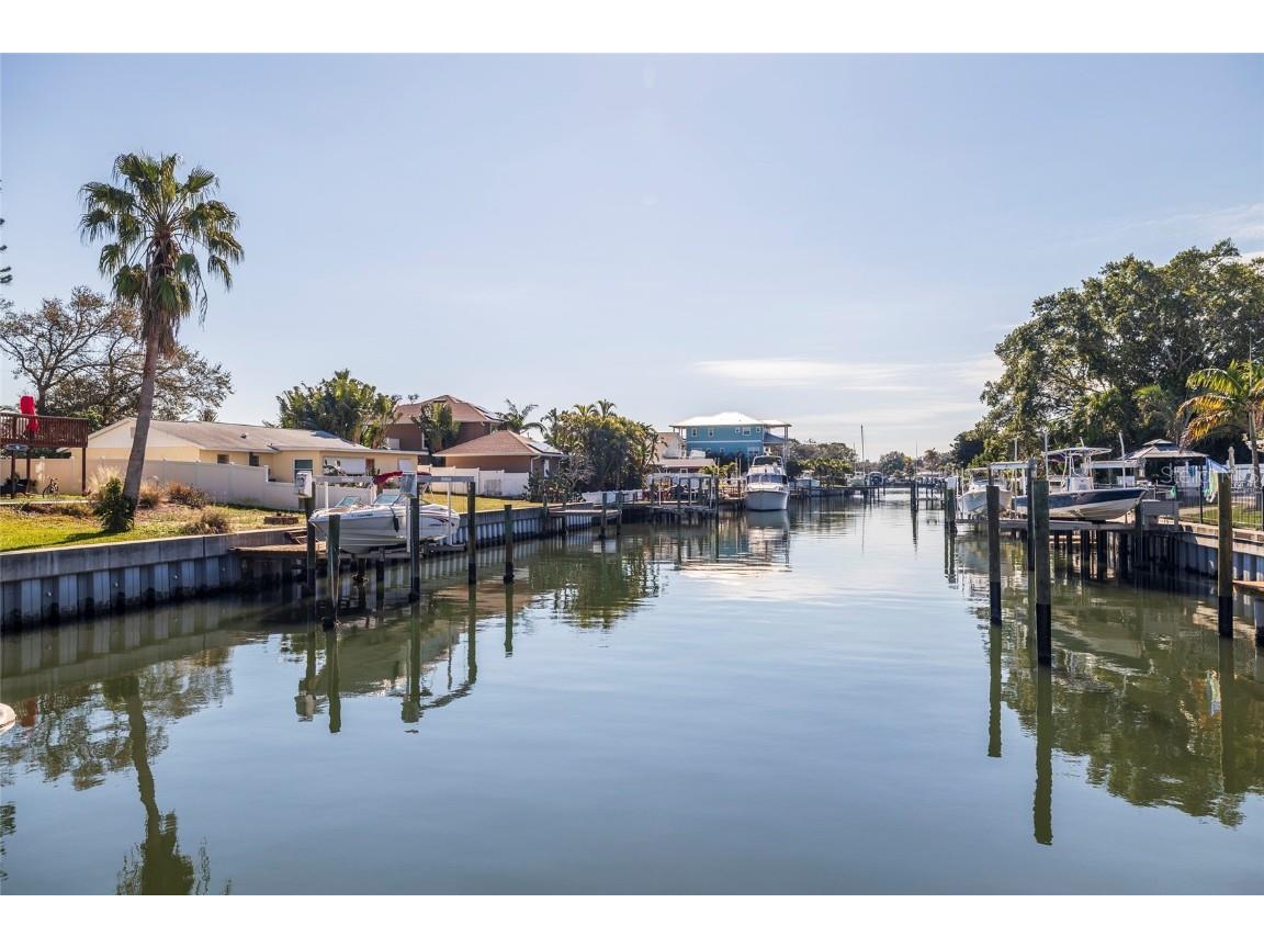 3464 Manatee Drive SE Saint Petersburg FL 33705 - TAMPA BAY U8229954 image1