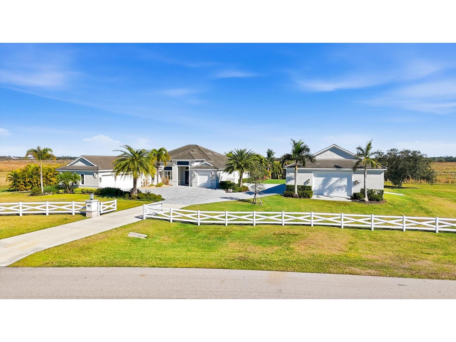 3467 Compound Court Sarasota FL 34240 A4695665 image1