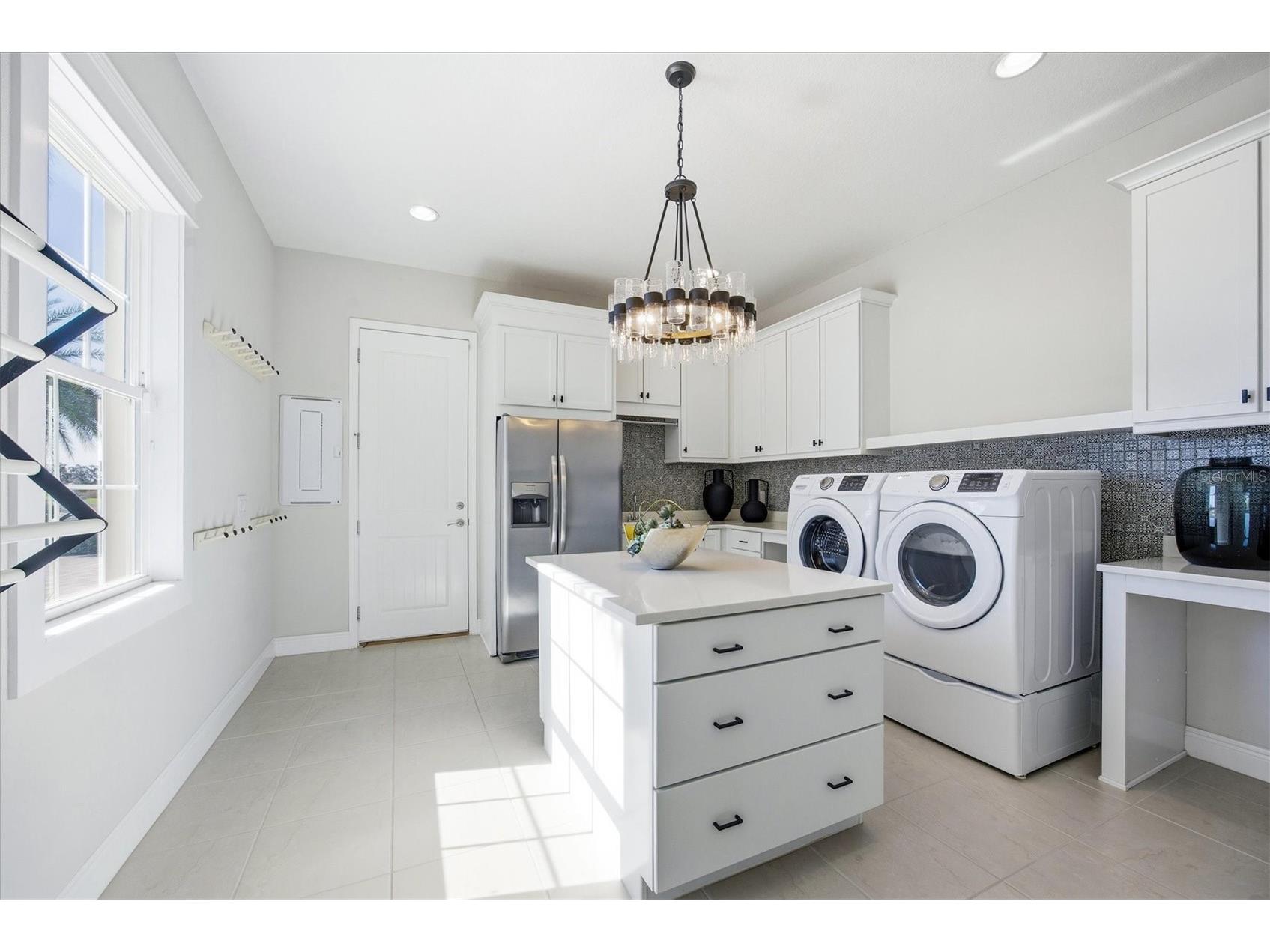 3467 Compound Court Sarasota FL 34240 A4695665 image48