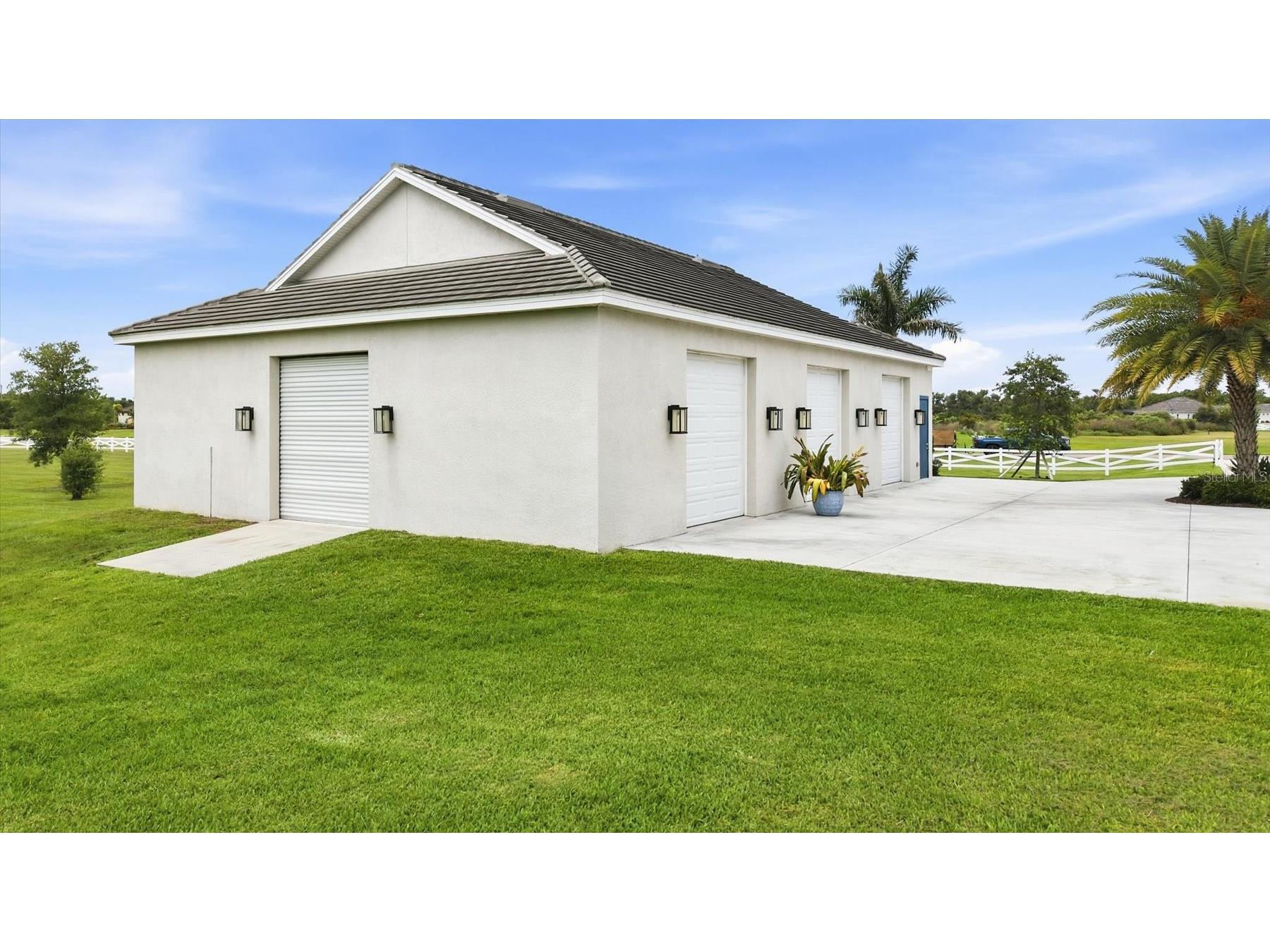 3467 Compound Court Sarasota FL 34240 A4695665 image6