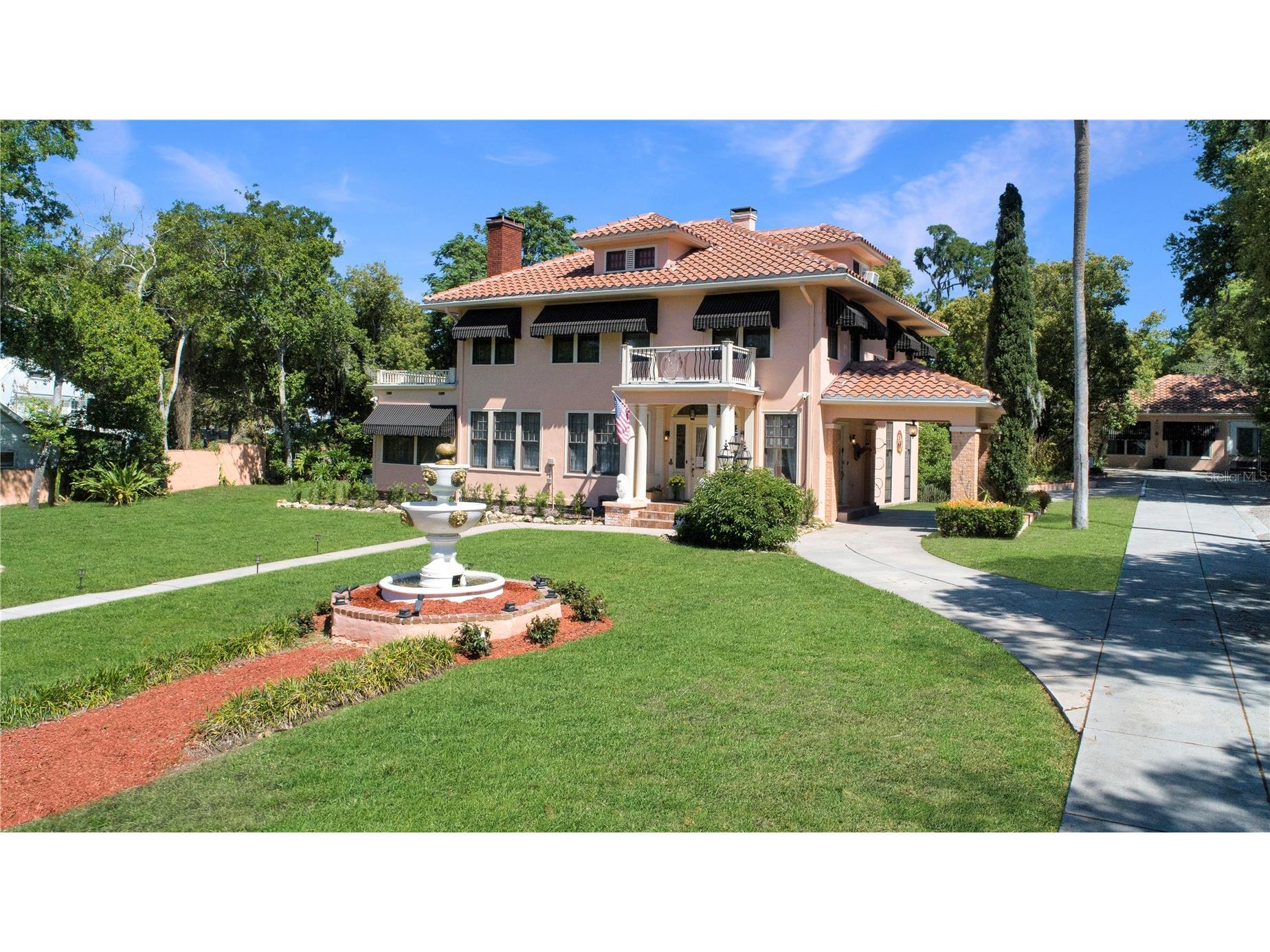 347 E 3rd Avenue Mount Dora FL 32757 V4947879 image1