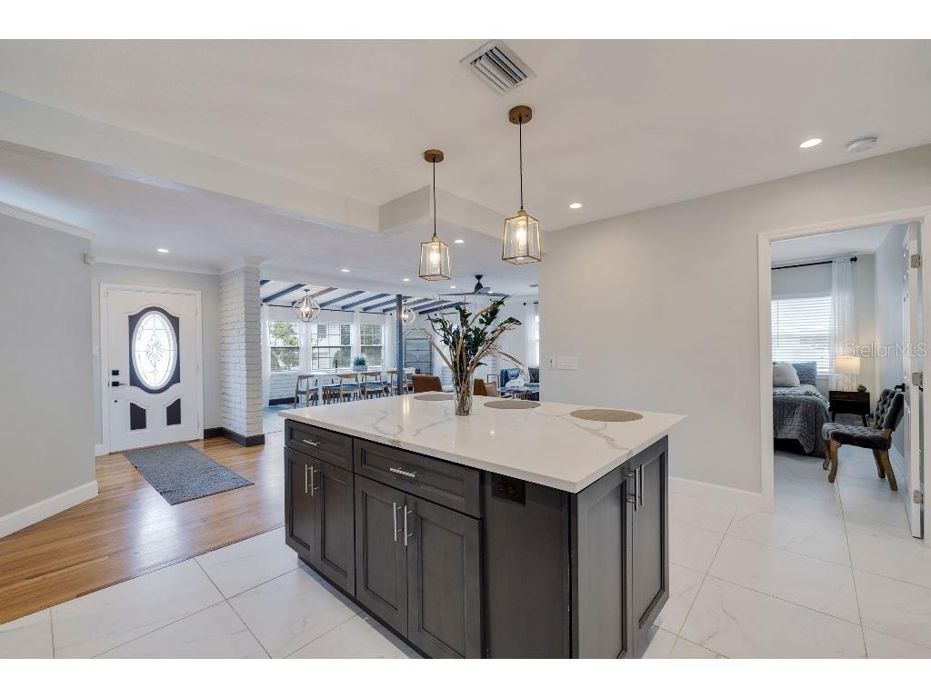 347 Ling A Mor Terrace S Saint Petersburg FL 33705 TB8496817 image10