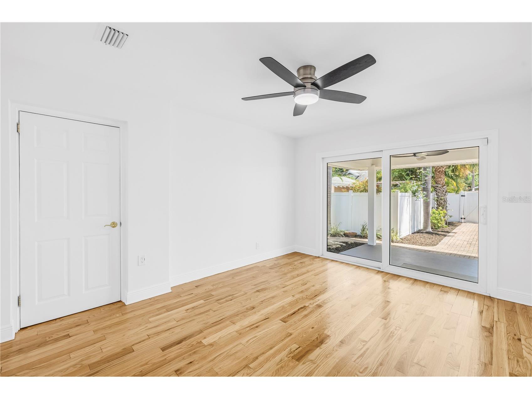 348 11th Avenue NE Saint Petersburg FL 33701 TB8513131 image11