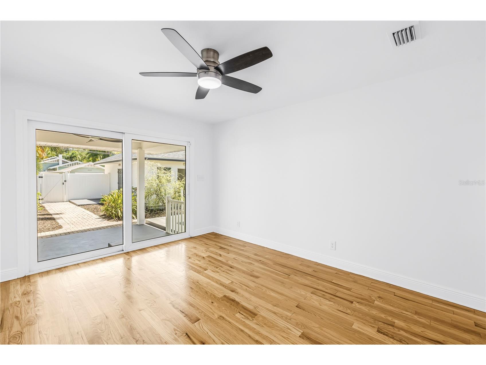 348 11th Avenue NE Saint Petersburg FL 33701 TB8513131 image12