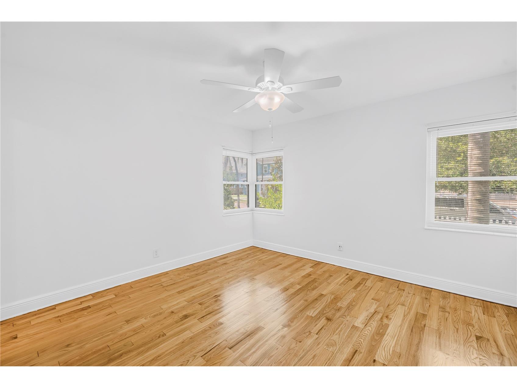 348 11th Avenue NE Saint Petersburg FL 33701 TB8513131 image13