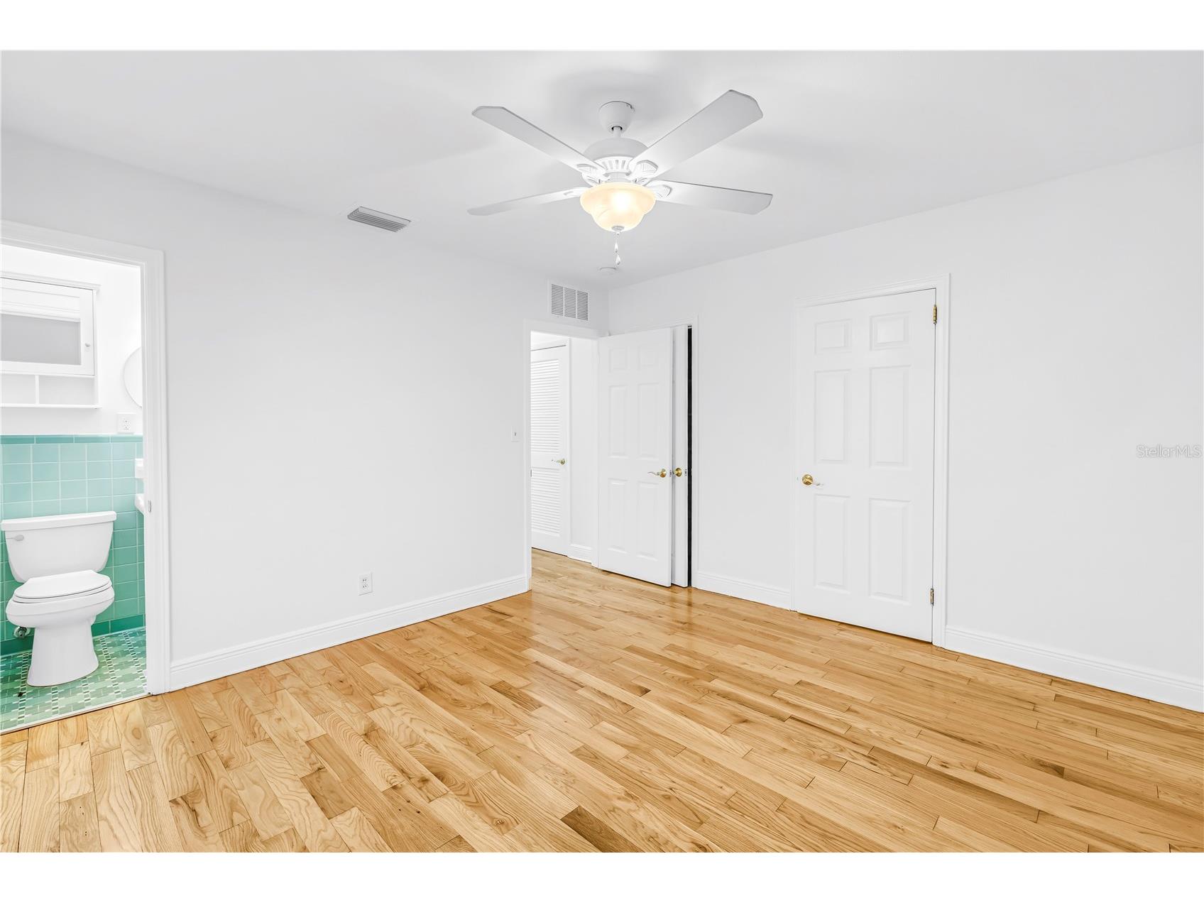 348 11th Avenue NE Saint Petersburg FL 33701 TB8513131 image16