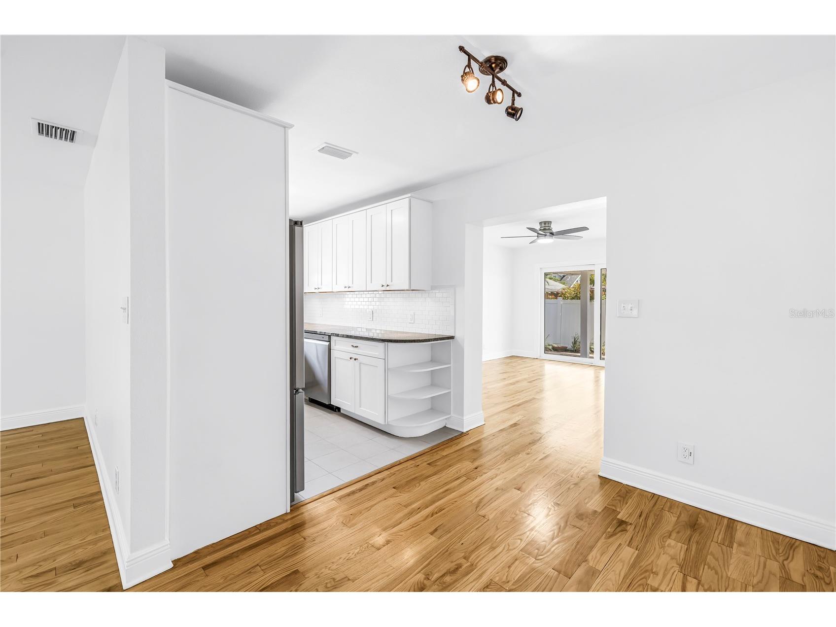 348 11th Avenue NE Saint Petersburg FL 33701 TB8513131 image7