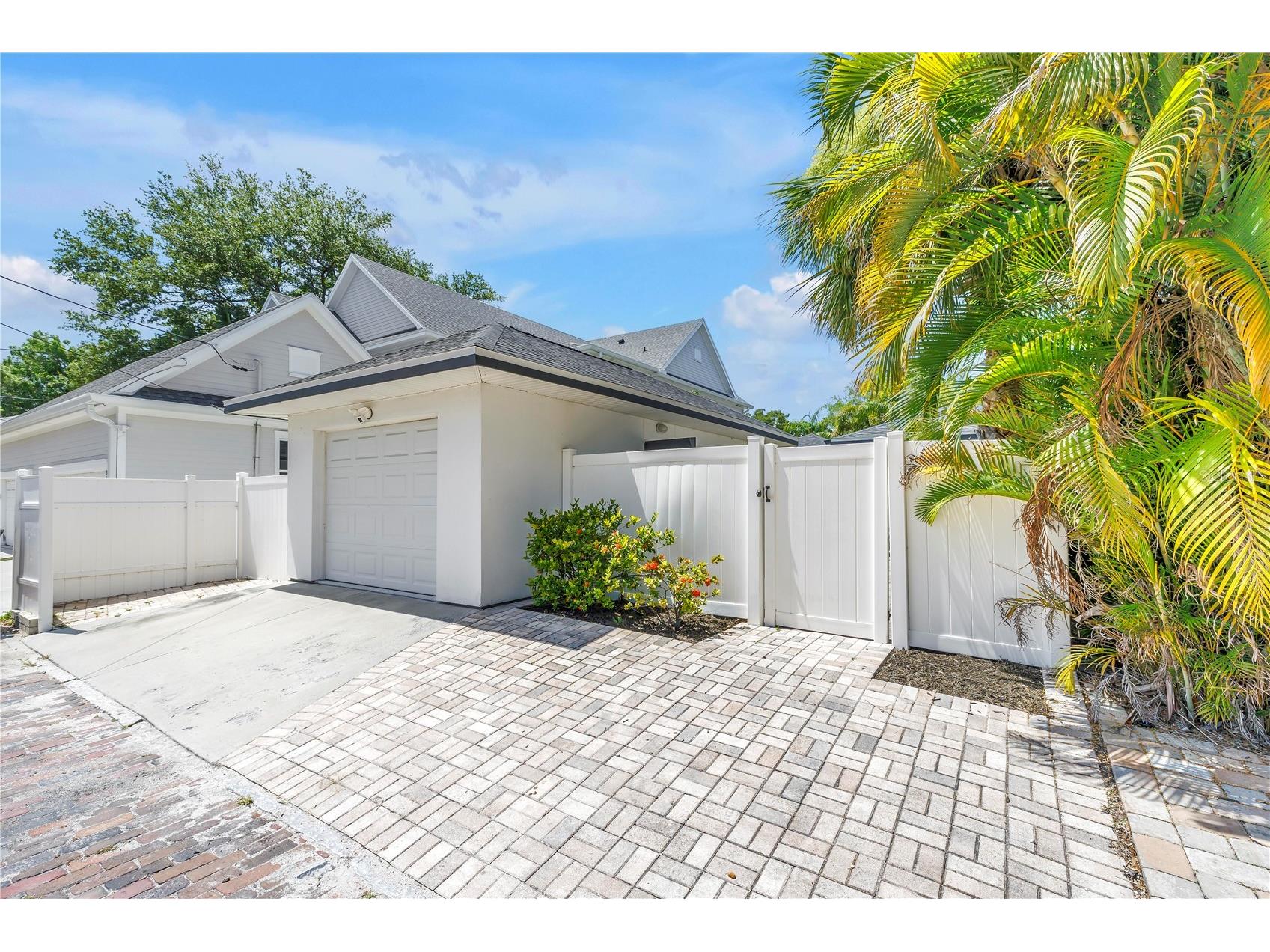348 11th Avenue NE Saint Petersburg FL 33701 TB8523894 image26