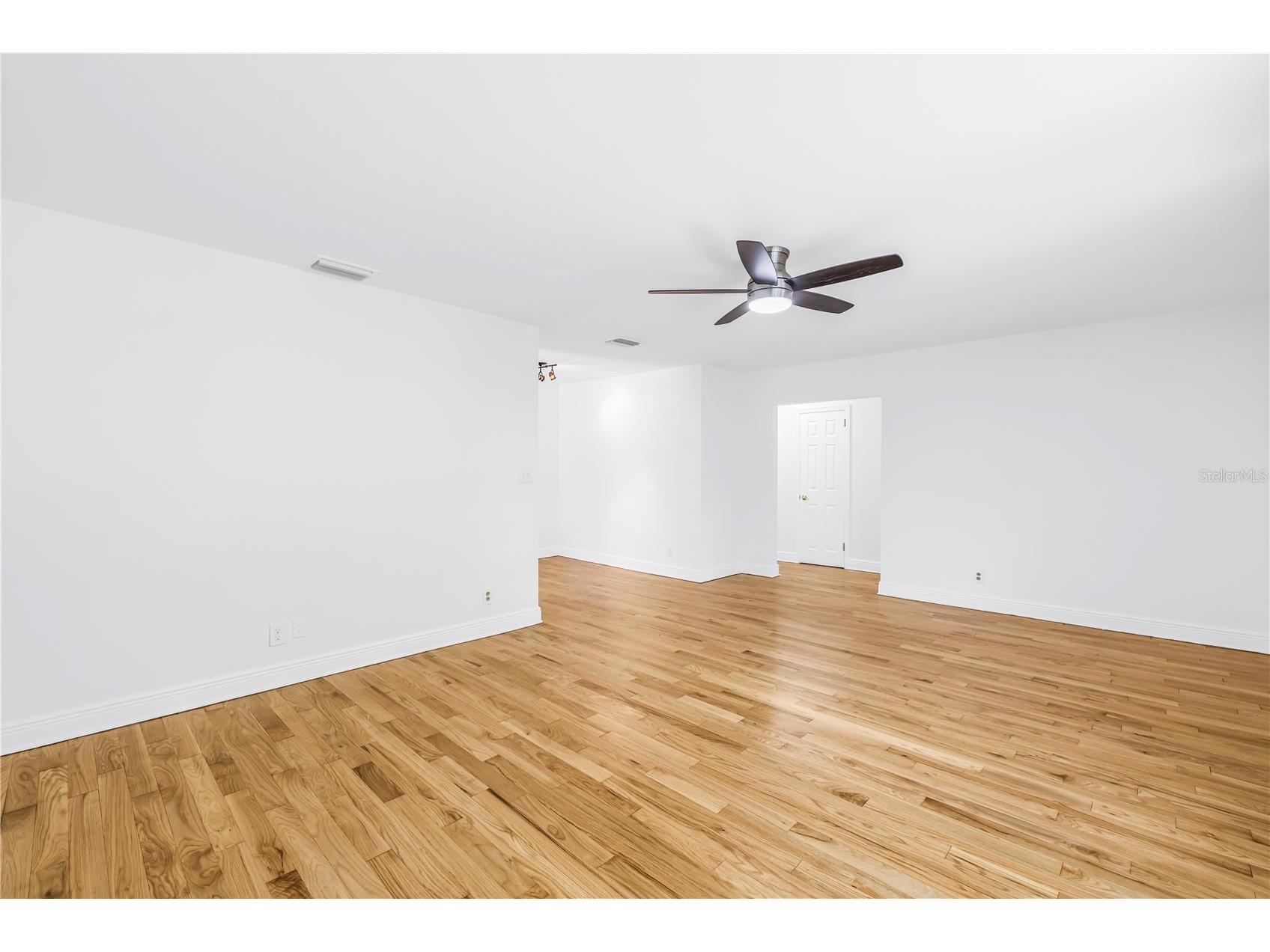 348 11th Avenue NE Saint Petersburg FL 33701 TB8523894 image5