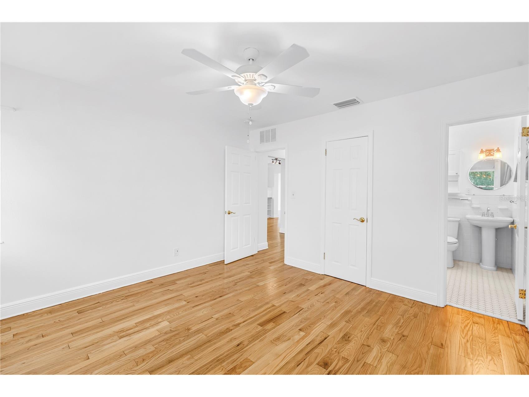 348 11th Avenue NE Saint Petersburg FL 33701 TB8523894 image8
