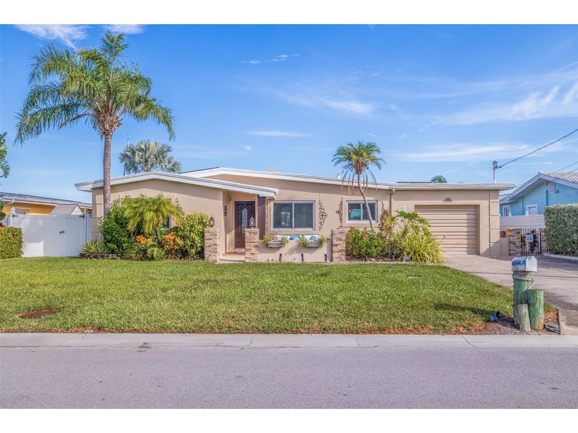 348 La Hacienda Dr Indian Rocks Beach FL 33785 - INTRACOASTAL U8216998 image1