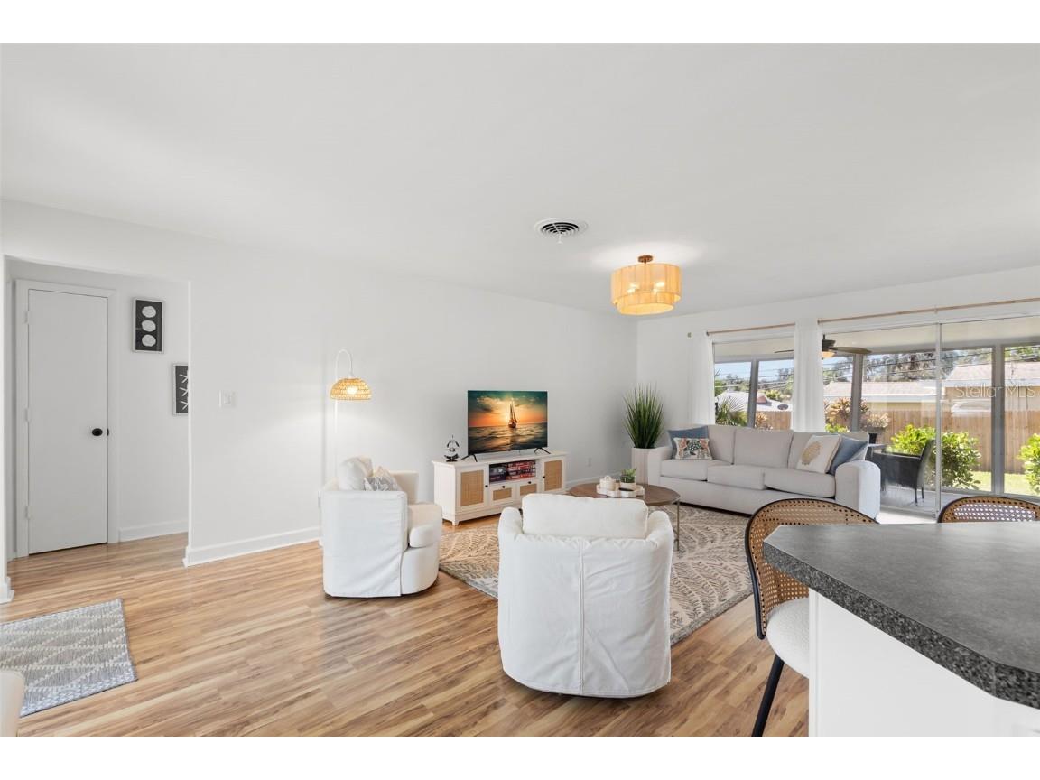 3488 Shady Bluffs Drive Largo FL 33770 TB8426405 image4