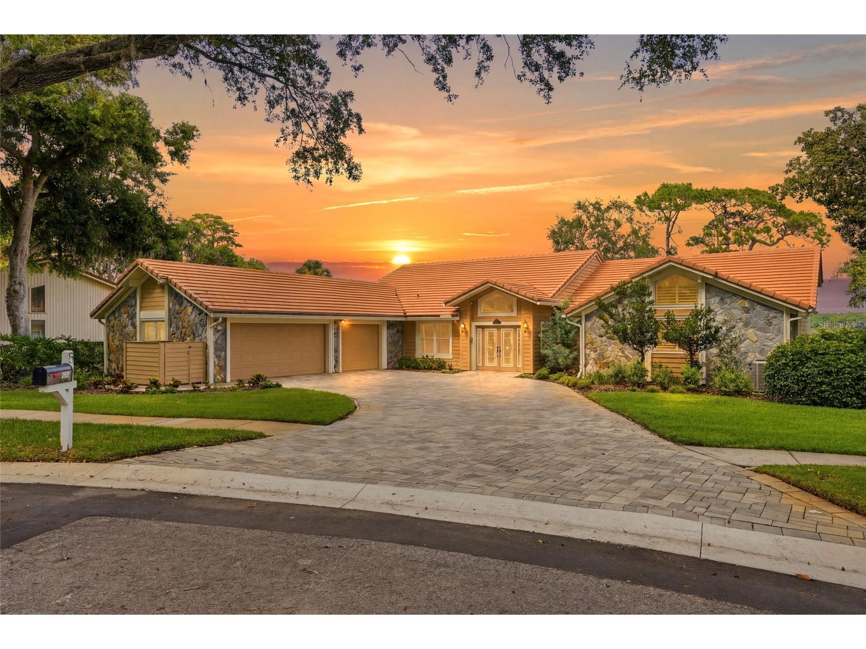 3493 Shoreline Circle Palm Harbor FL 34684 - LAKE TARPON TB8511432 image1