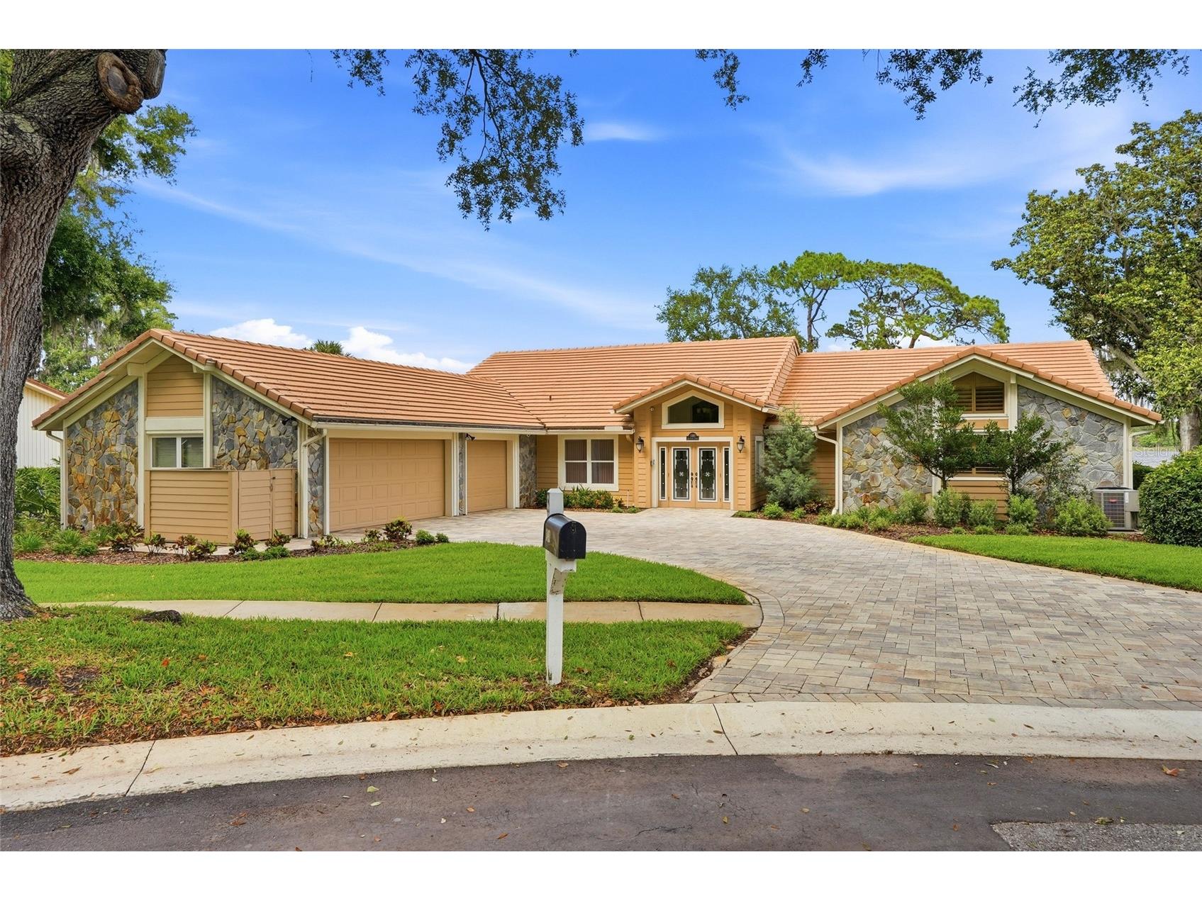 3493 Shoreline Circle Palm Harbor FL 34684 - LAKE TARPON TB8511432 image2