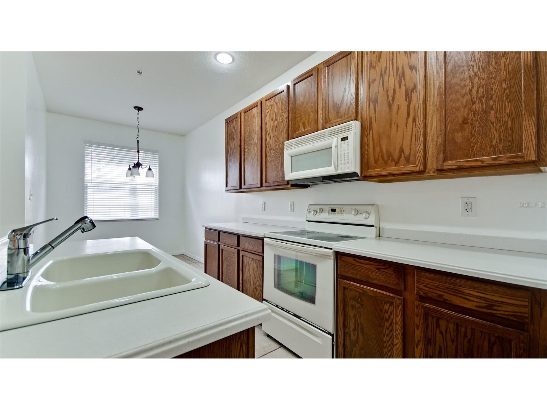 3497 Parkridge Circle #16-102 Sarasota FL 34243 A4696706 image4