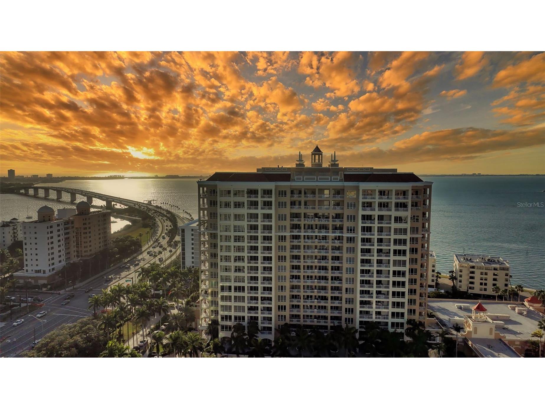35 Watergate Drive #1005 Sarasota FL 34236 - SARASOTA BAY A4676375 image1