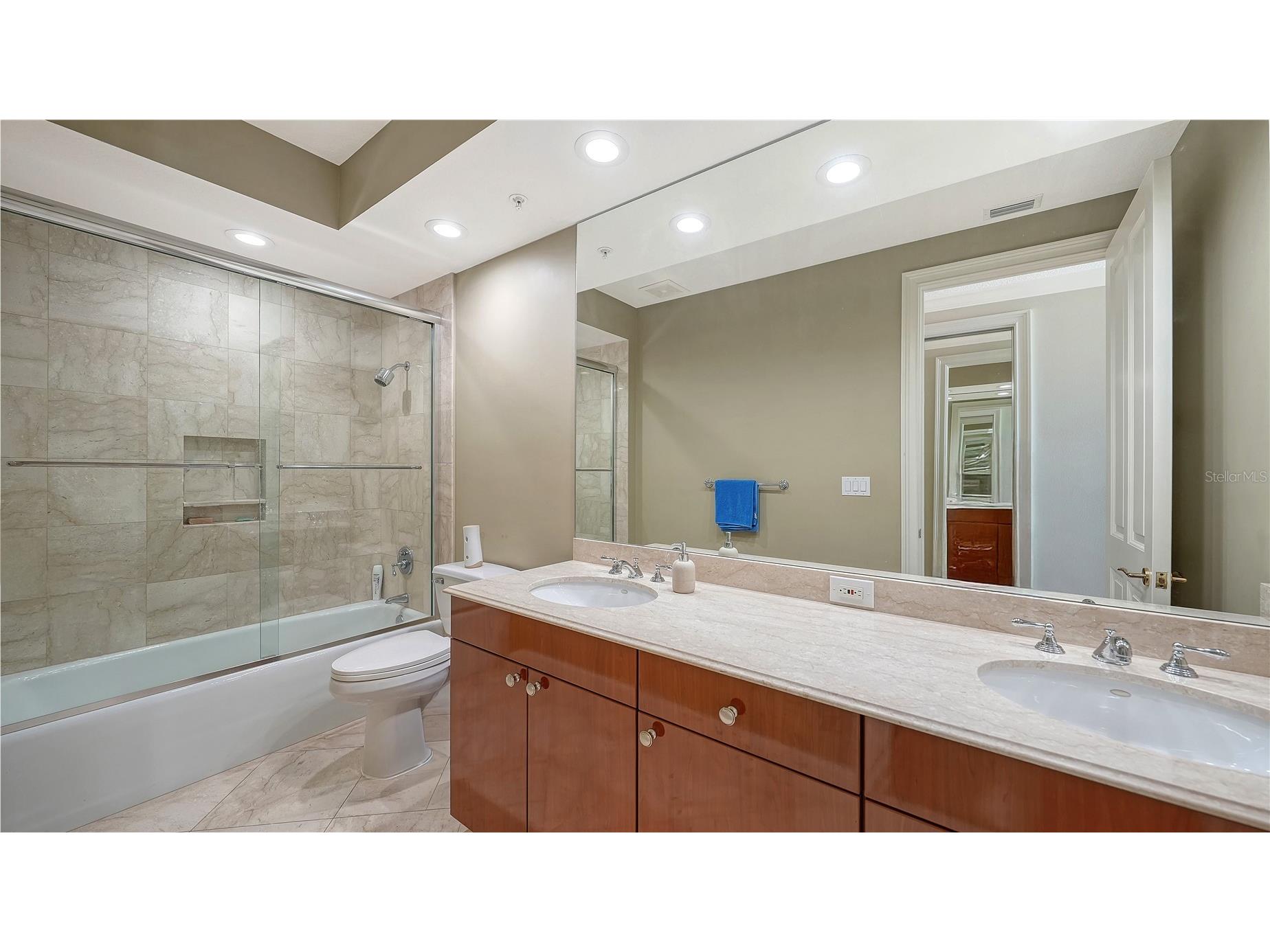 35 Watergate Drive #1506 Sarasota FL 34236 A4685943 image25