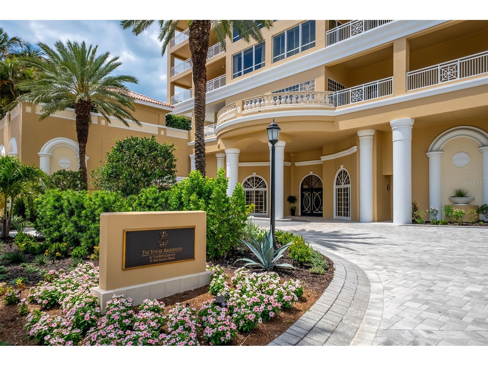 35 Watergate Drive #502 Sarasota FL 34236 - SARASOTA BAY INTRACOASTAL A4693470 image1