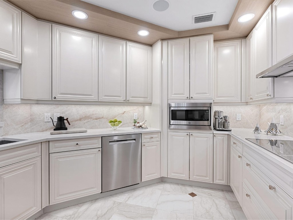 35 Watergate Drive #906 Sarasota FL 34236 A4668452 image11