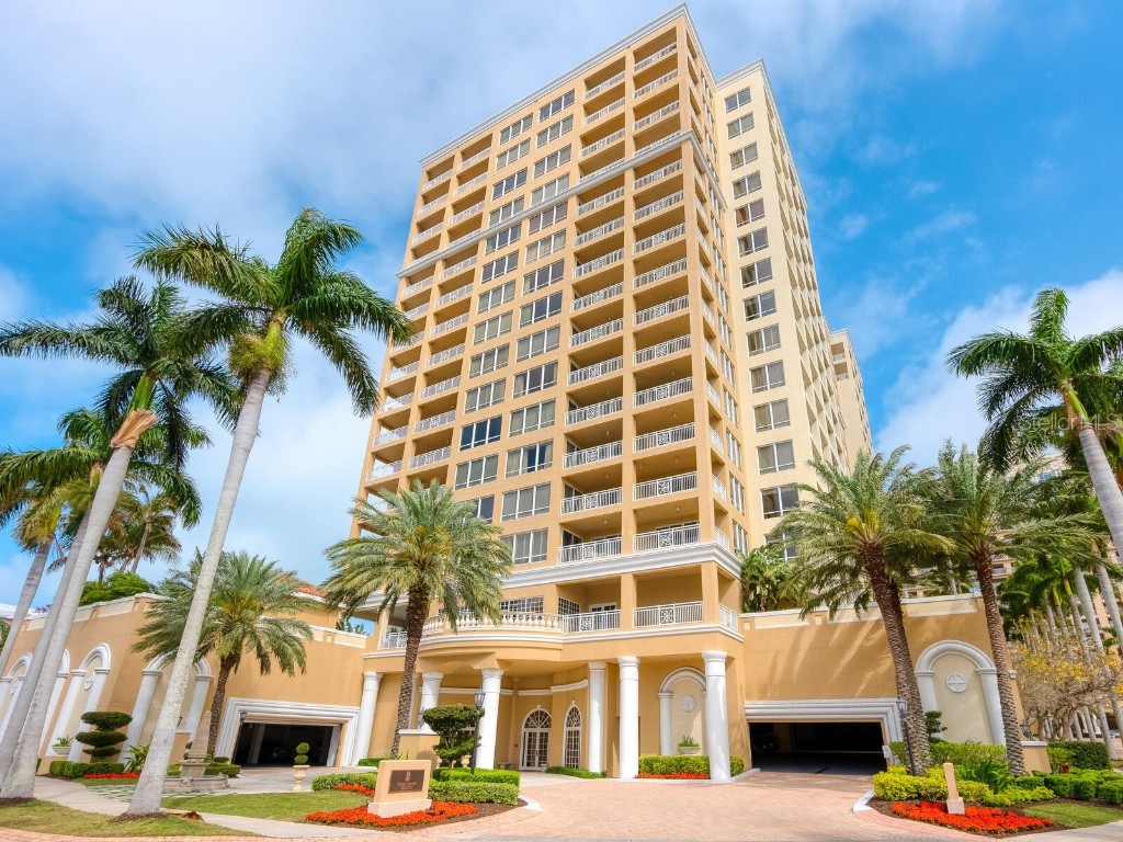 35 Watergate Drive #906 Sarasota FL 34236 A4668452 image2