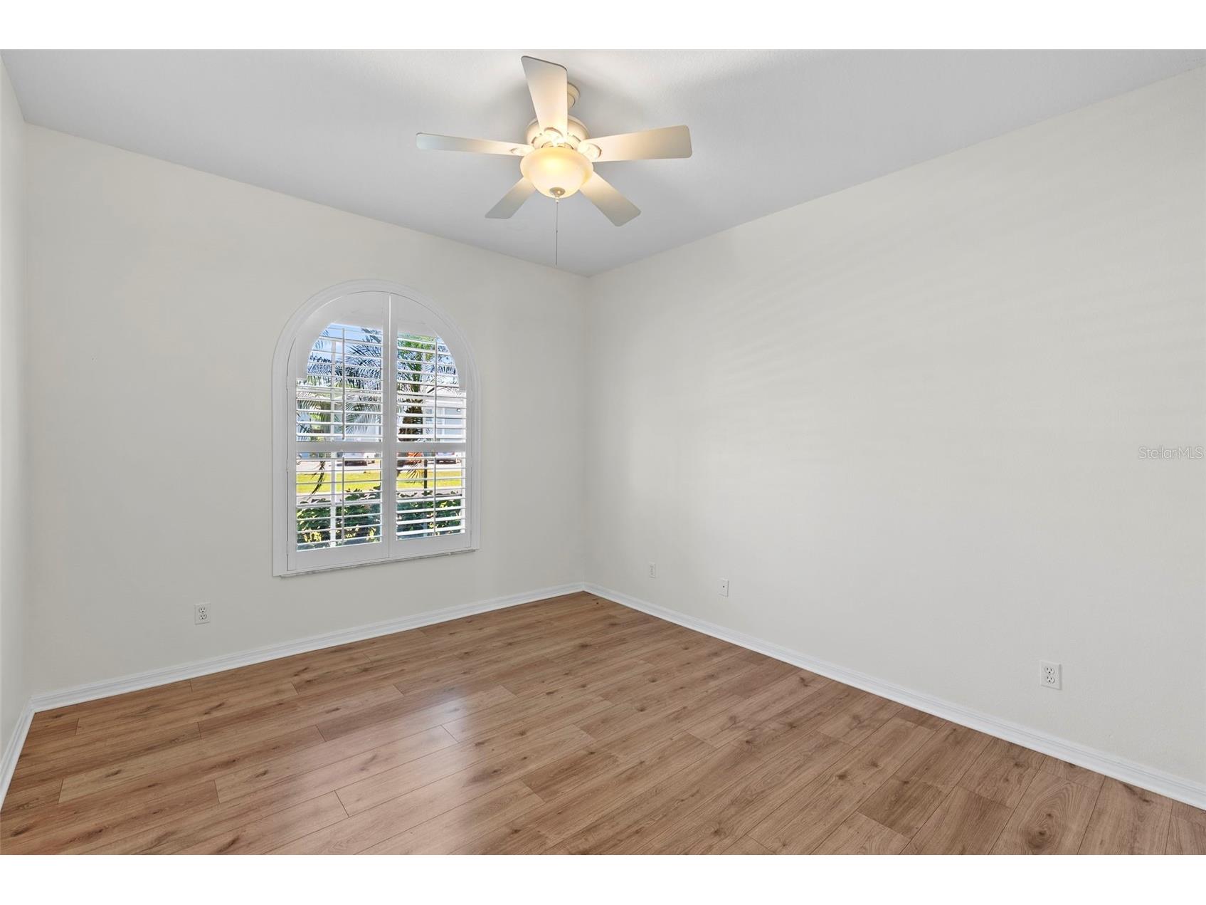 350 47th Avenue N Saint Petersburg FL 33703 TB8507250 image37