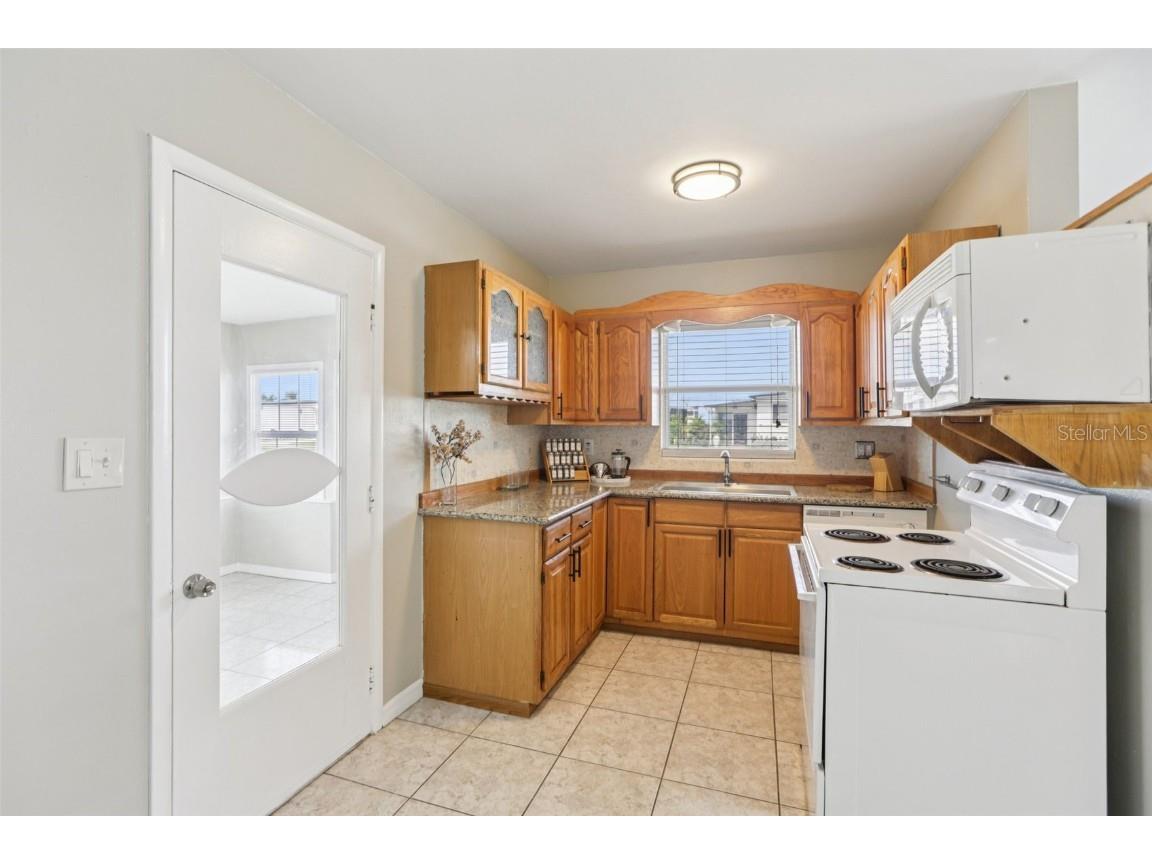 350 51st Avenue N Saint Petersburg FL 33703 TB8442869 image22