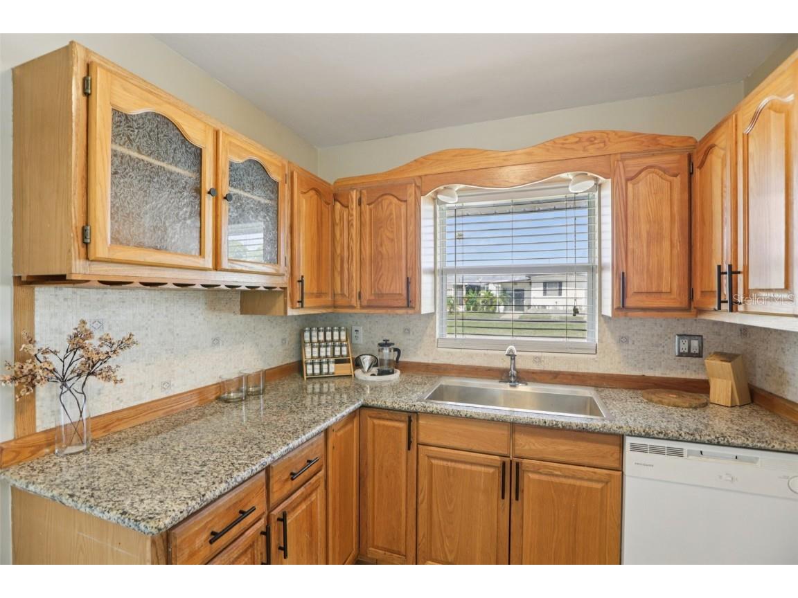 350 51st Avenue N Saint Petersburg FL 33703 TB8442869 image23