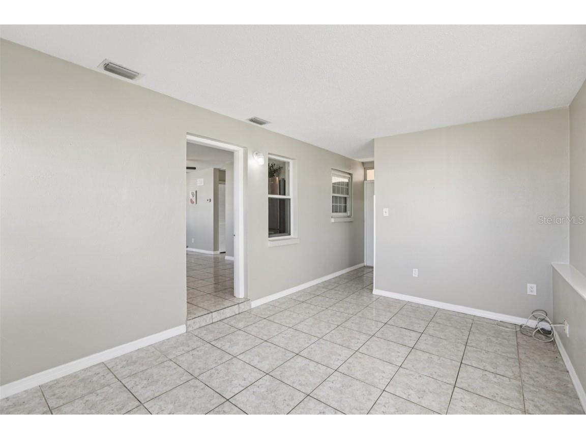 350 51st Avenue N Saint Petersburg FL 33703 TB8442869 image28