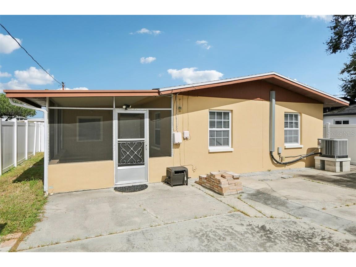 350 51st Avenue N Saint Petersburg FL 33703 TB8442869 image40