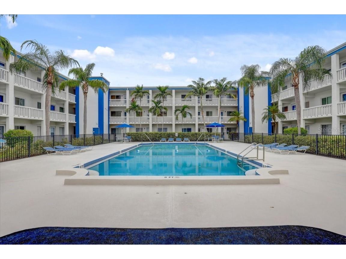 350 79th Avenue N #204 Saint Petersburg FL 33702 - RIVERIA BAY AND TAMPA BAY TB8425883 image1