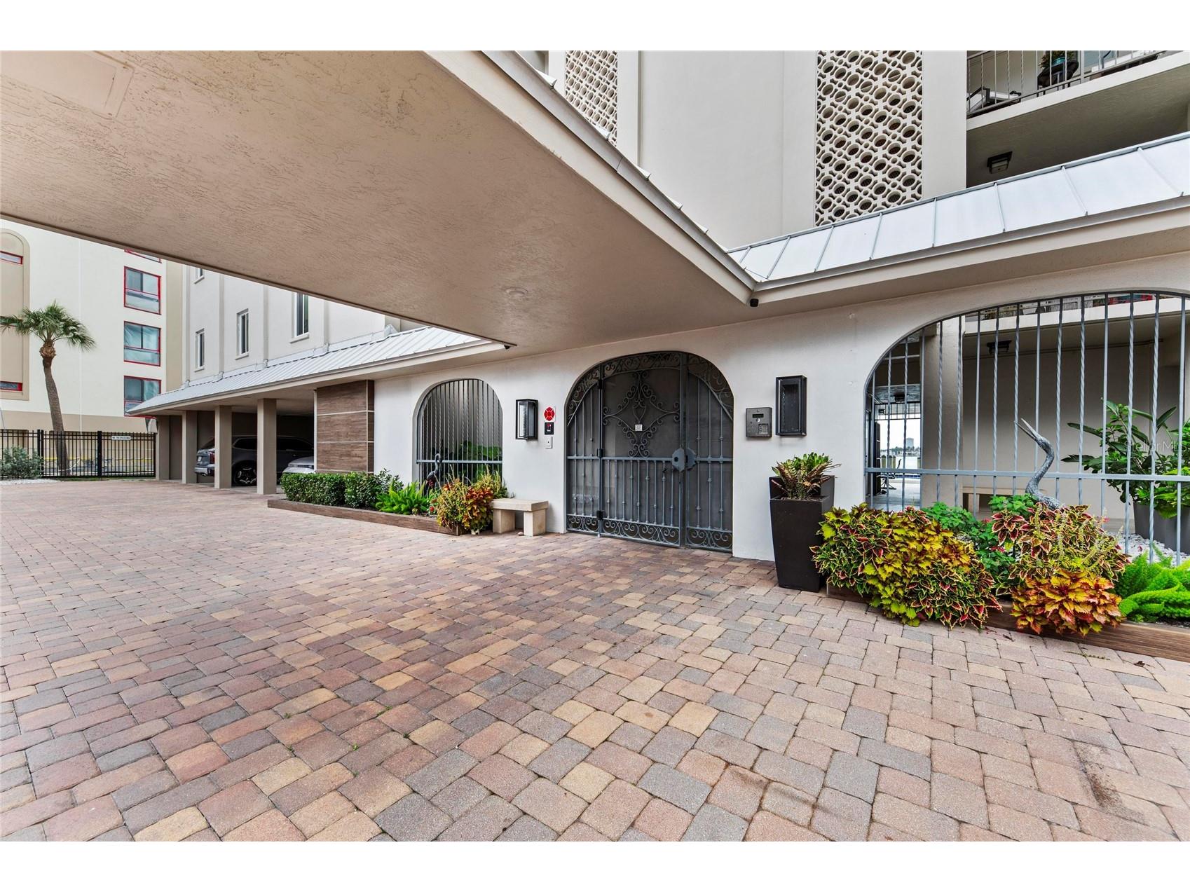 350 Golden Gate Point #61 Sarasota FL 34236 - SARASOTA BAY A4691964 image3