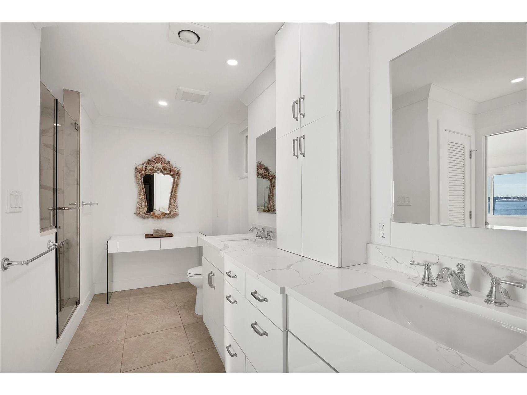 350 Golden Gate Point #62 Sarasota FL 34236 - SARASOTA BAY A4674150 image24