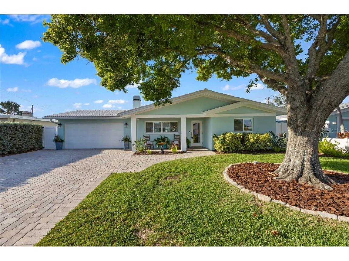 350 La Hacienda Drive Indian Rocks Beach FL 33785 - INTRACOASTAL WATERWAY U8254434 image1