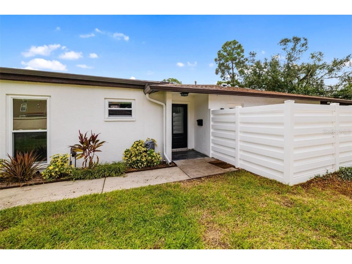 3500 N Village Court #221 Sarasota FL 34231 A4667800 image1