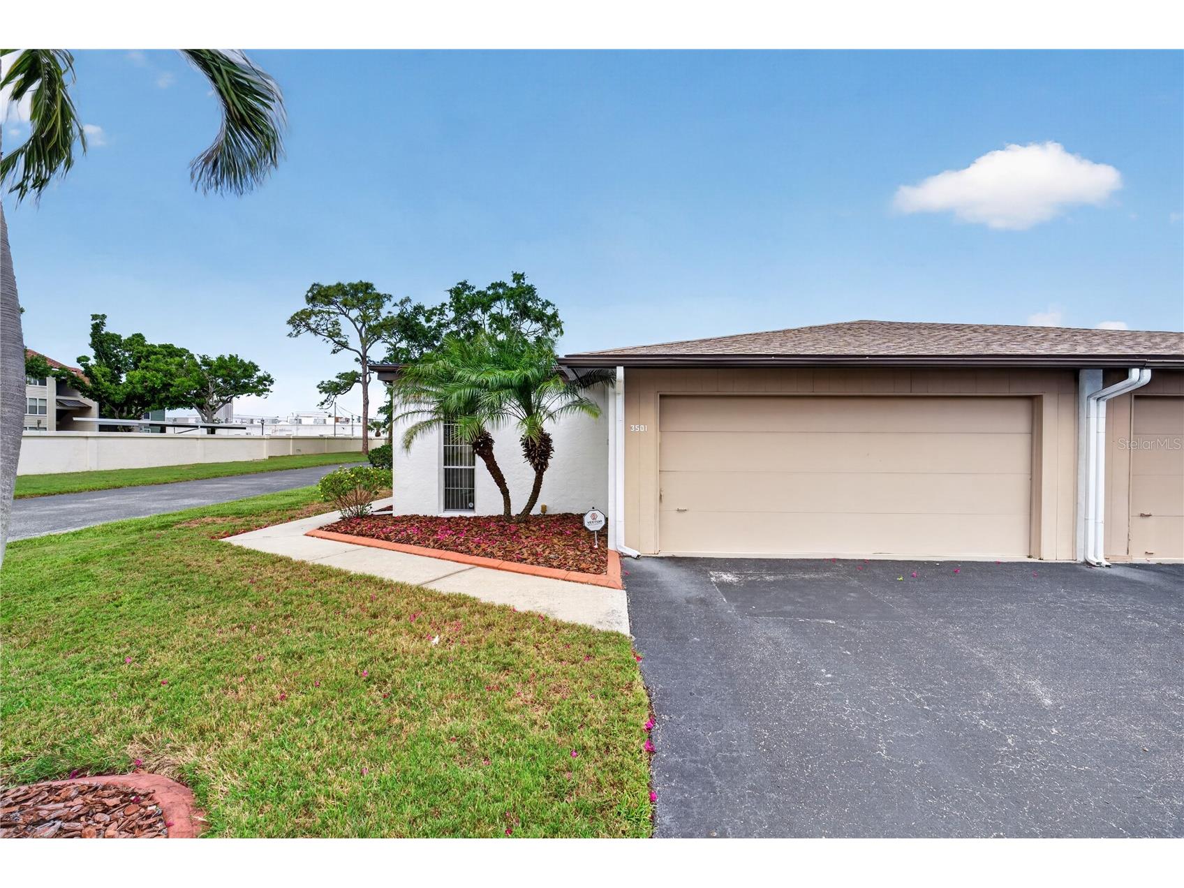 3501 N Village Court #220 Sarasota FL 34231 A4688282 image1