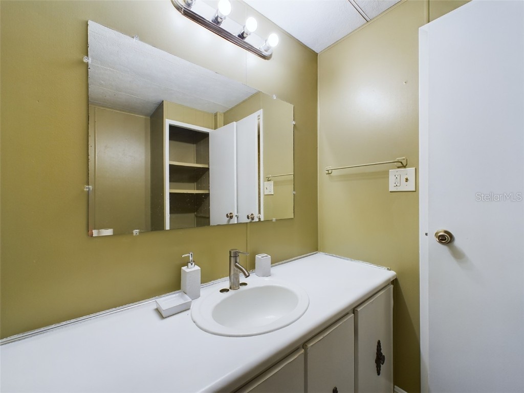 3502 Delaware Avenue Sebring FL 33870 P4930034 image18