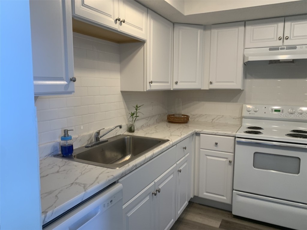 3504 Beneva Road #209 Sarasota FL 34232 A4582869 image1