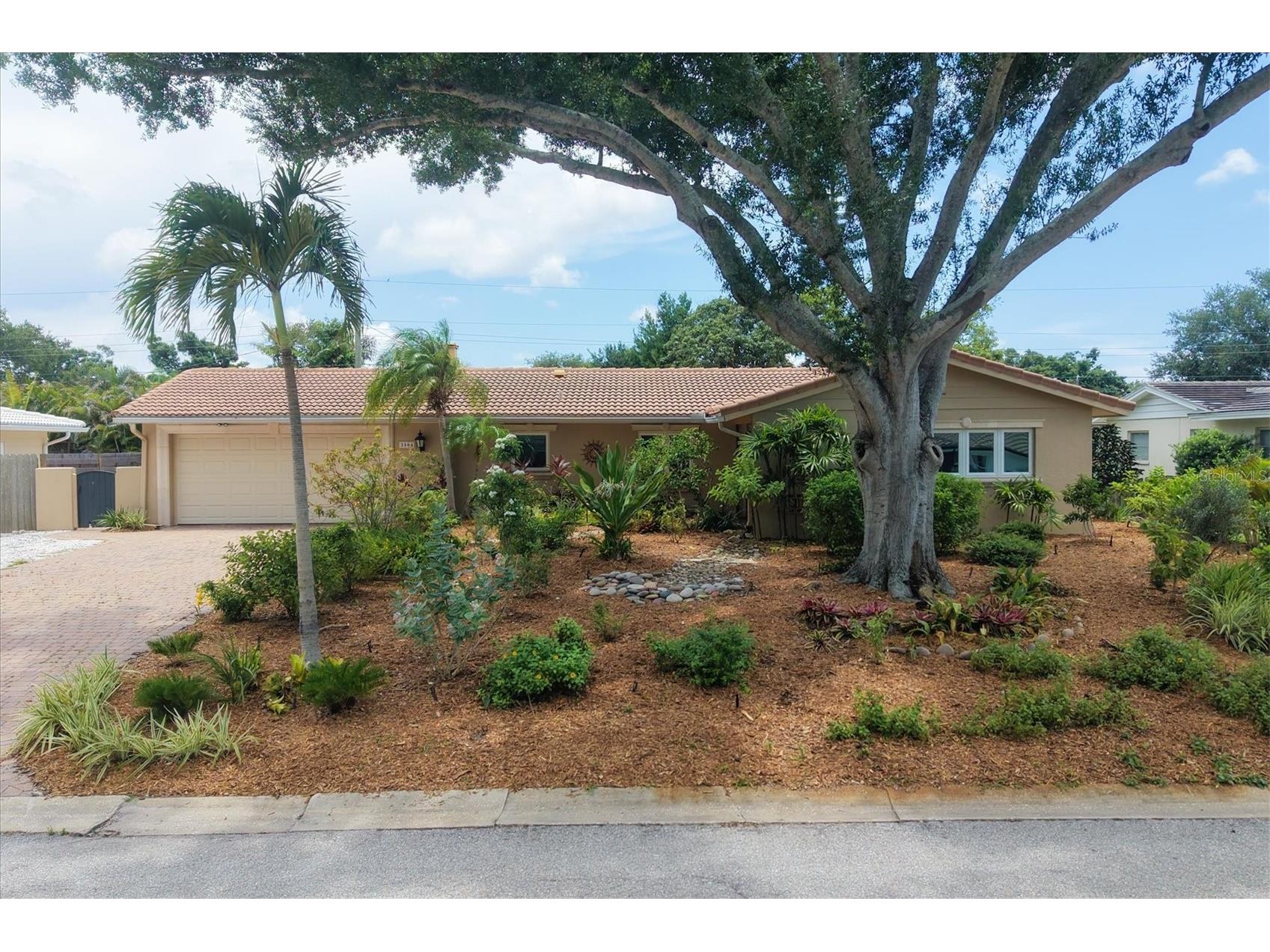 3504 Brookline Drive Sarasota FL 34239 A4699281 image2