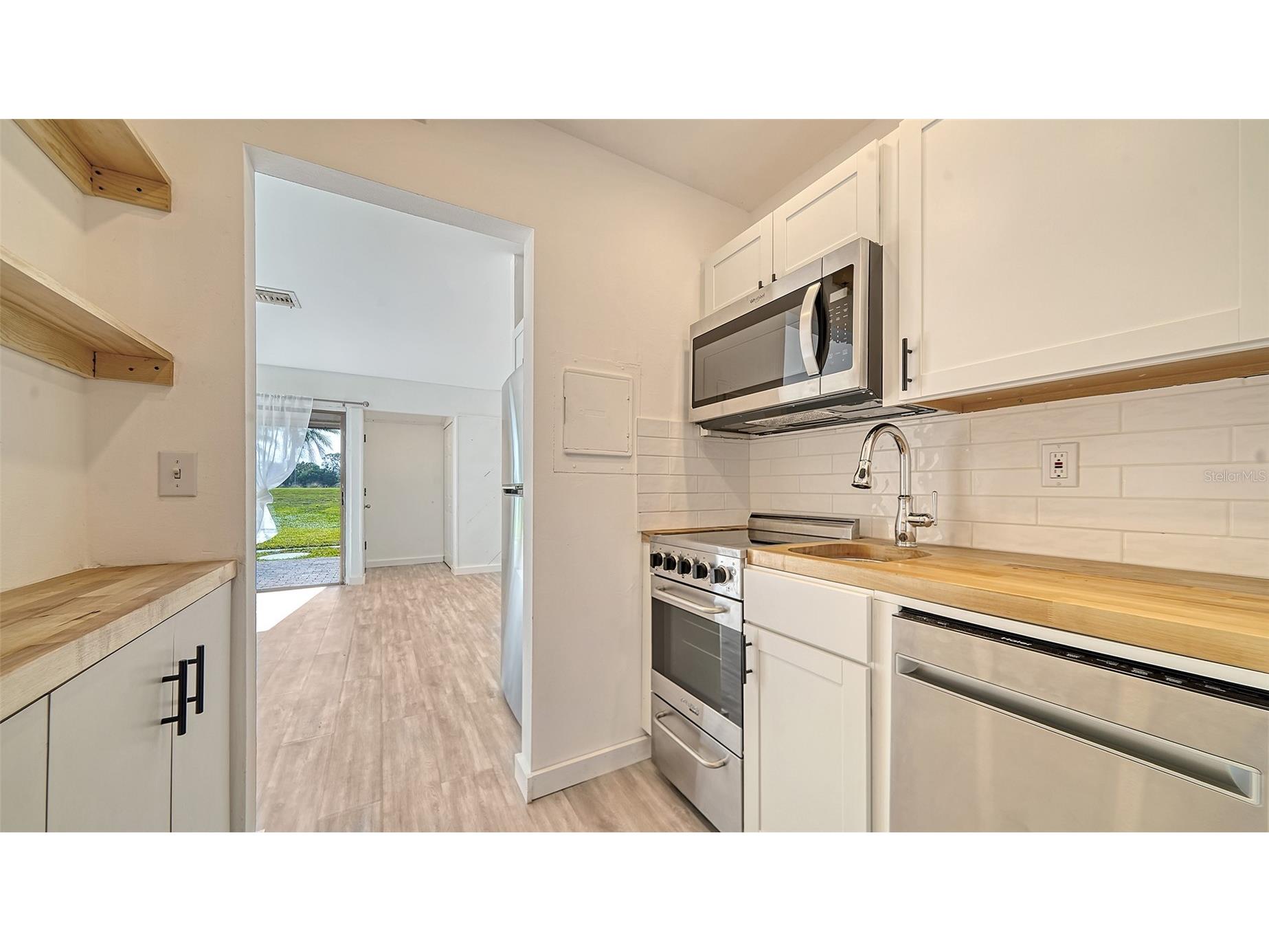 3507 Longmeadow #4 Sarasota FL 34235 A4684989 image7