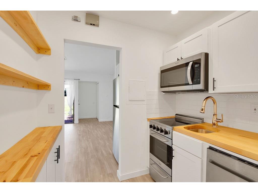 3507 Longmeadow #4 Sarasota FL 34235 A4684989 image8