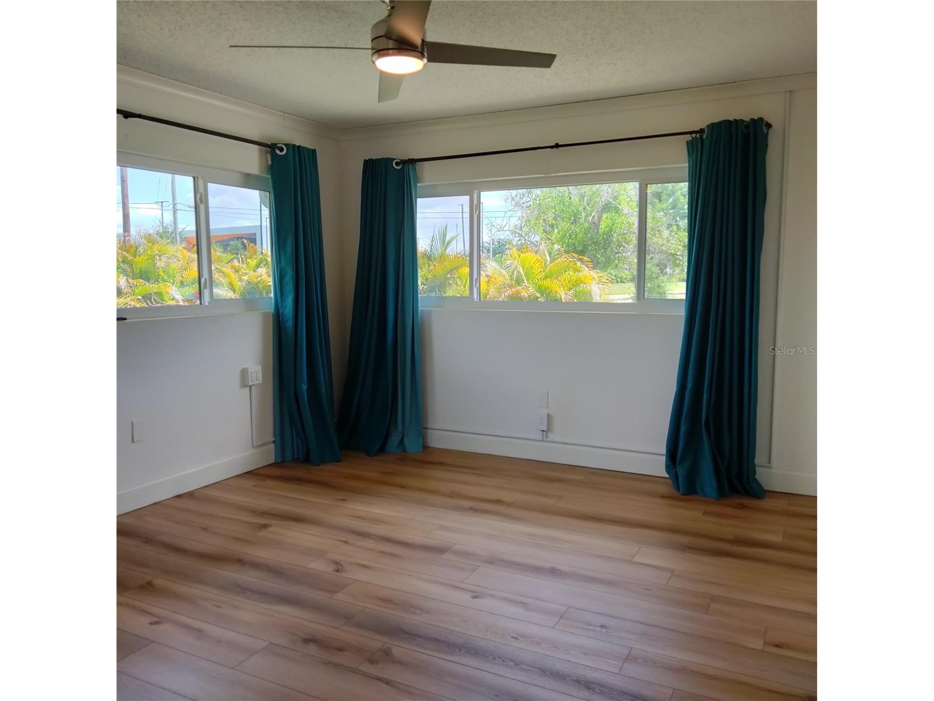 351 Davenport Avenue NE Saint Petersburg FL 33702 TB8496508 image17