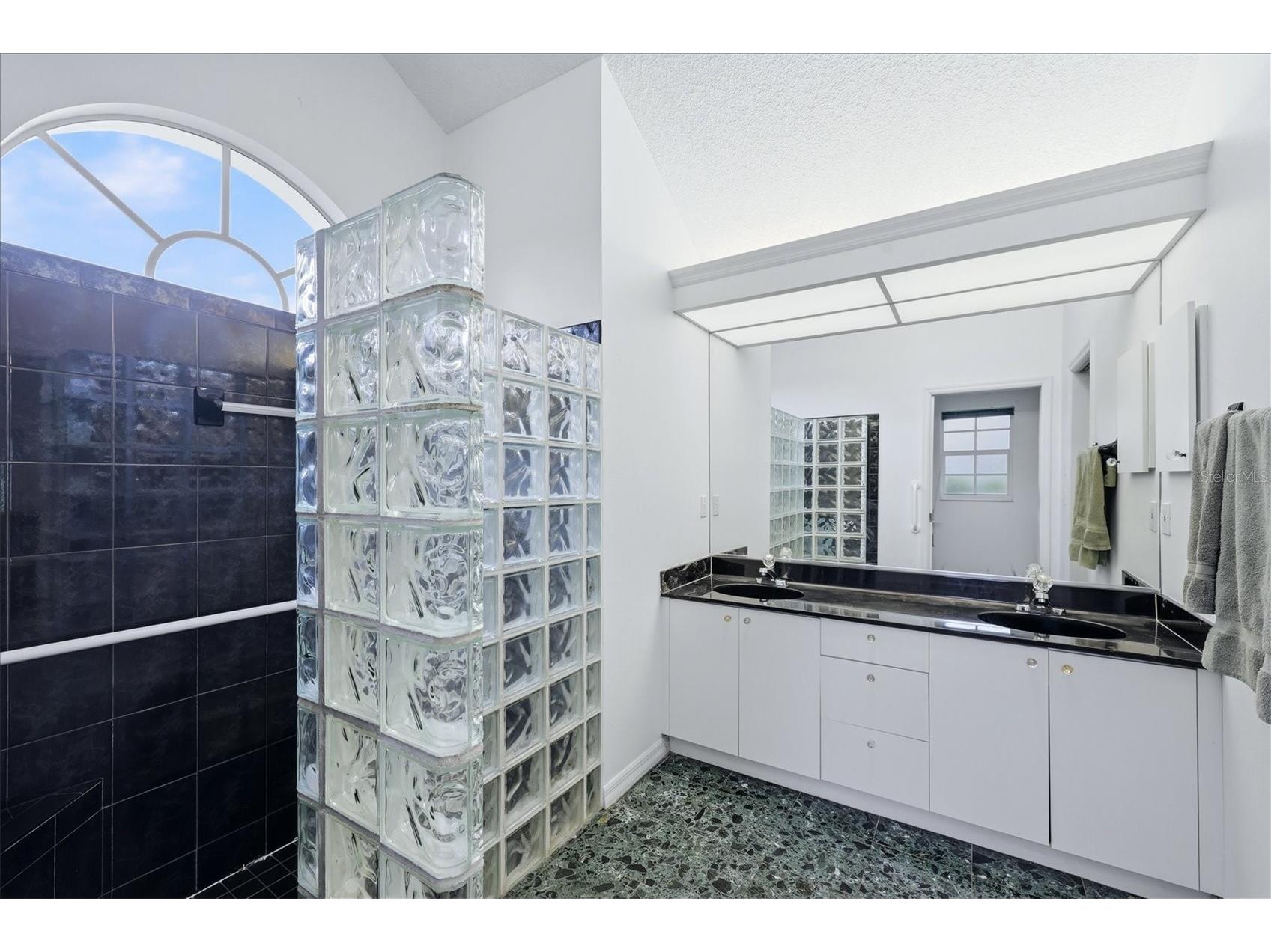 3510 Crystal Lakes Court Sarasota FL 34235 A4693705 image13