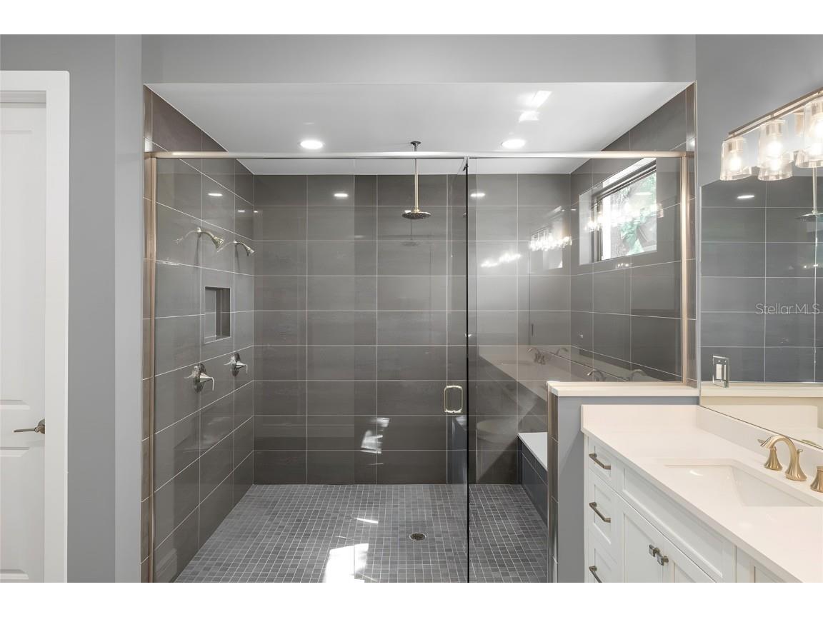 3512 Camino Real Sarasota FL 34239 A4671290 image20