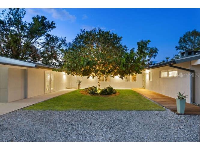 3512 E Forest Lake Drive Sarasota FL 34232 A4633141 image1