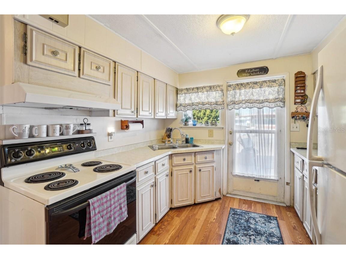 35138 Dale Avenue Zephyrhills FL 33541 - SIX MILE POND TB8342292 image3